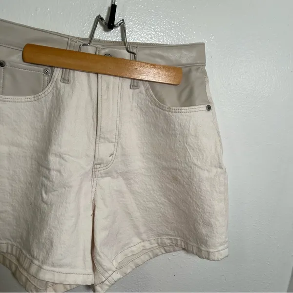 Abercrombie & Fitch Women's Size 27/4 The Dad Short High Rise White Faux Leather - Image 5