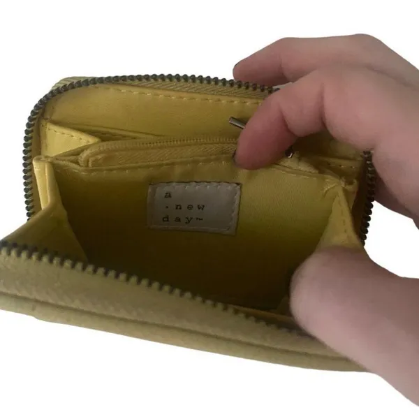 A New Day small yellow zippered wallet - Image 5