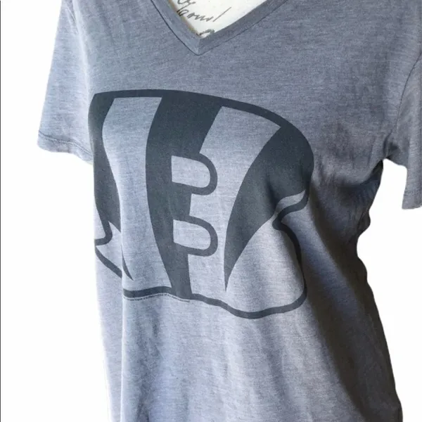 NFL T-Shirt Women's Size Medium Gray - Image 2