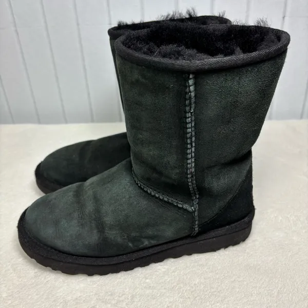 UGG Dark Suede Black ‎ Boots with Shearling Size 6 - Image 4