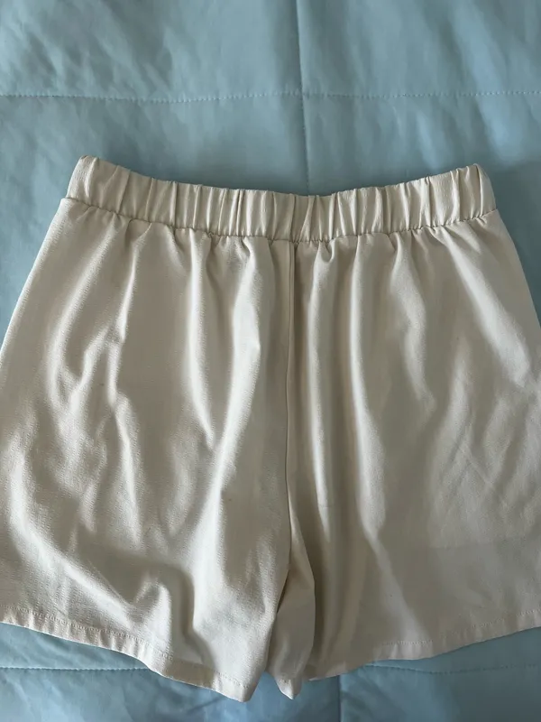 alo shorts size xs cream - Image 2