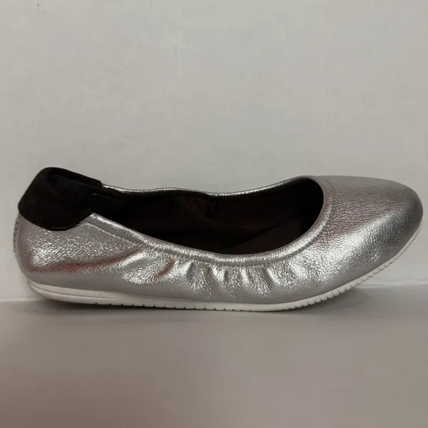 Cole Hahn StudioGrand Silver Leather Ballet Flats Slip-on Shoes Women's Size 5.5 - Image 5