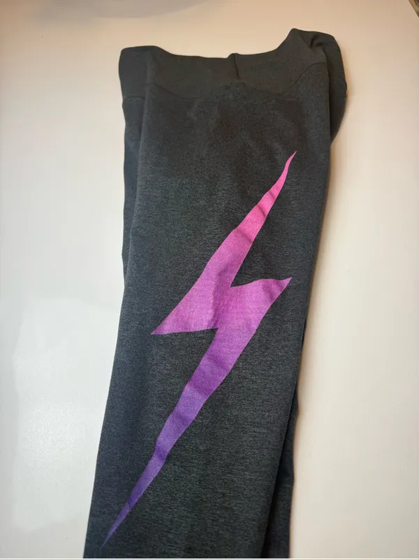 Aviator Nation Charcol Capri Leggings with Purple‎ Size Small - Image 8