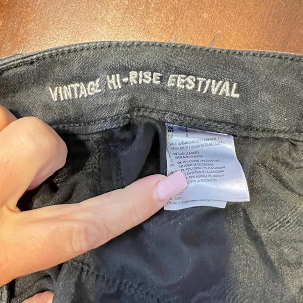 1078 | American Eagle Vintage‎ Hi-Rise Festival Distressed Denim Shorts Black 6 - Image 8
