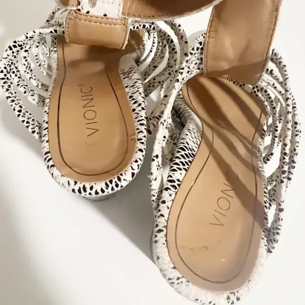 VIONIC Sami Snakeskin Heels in Black and White‎ size 5 - Image 5