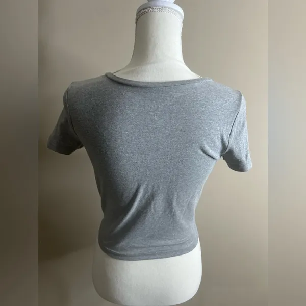 NWT wild fable gray crop t shirt medium - Image 6