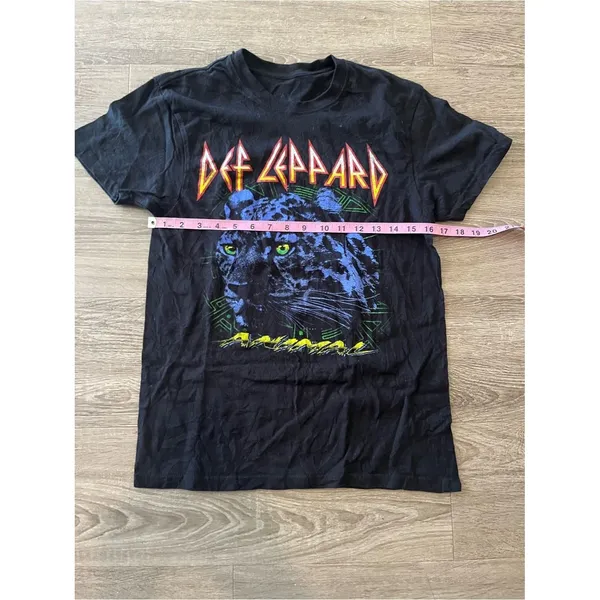 Def Leppard Band Tee Womens Small Black Animal Panther Graphic Shirt Vintage - Image 9