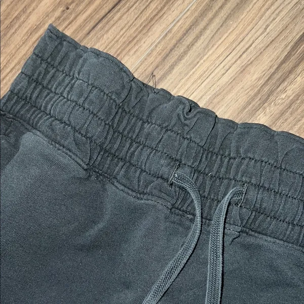 Hollister Black Paperbag Women's Sweat Shorts - Image 4