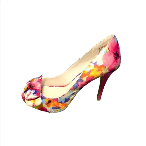 Fiona floral heels size 6.5 - Image 2