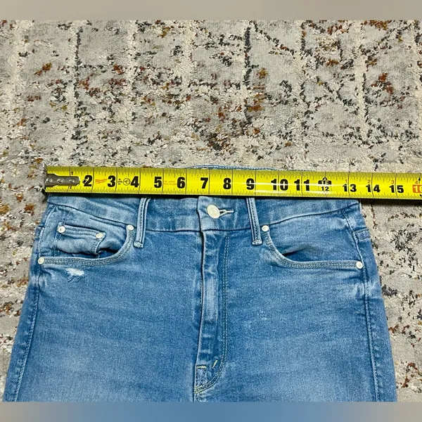MOTHER High waisted Looker ankle fray jeans size 26 - Image 6