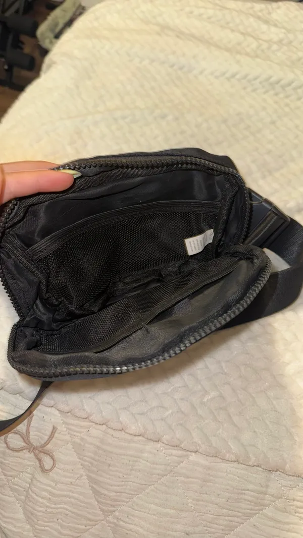 Black crossbody pouch - Image 3