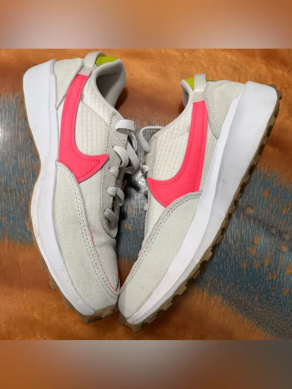 Nike Waffle Debut Athletic Sneakers White Hot Punch Pink Green size 7.5 - Image 3