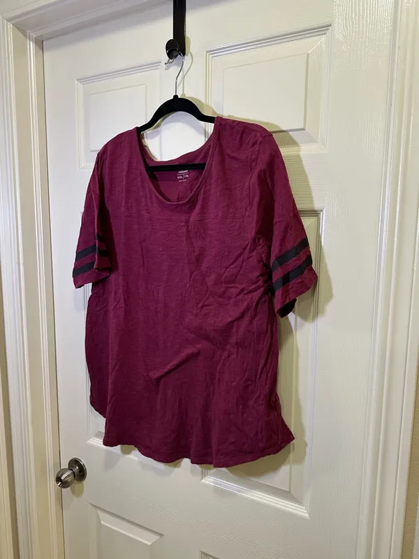 Old Navy Relaxed T-shirt Size XXL Maroon Short Sleeve Stripe Top Shirt - Image 3