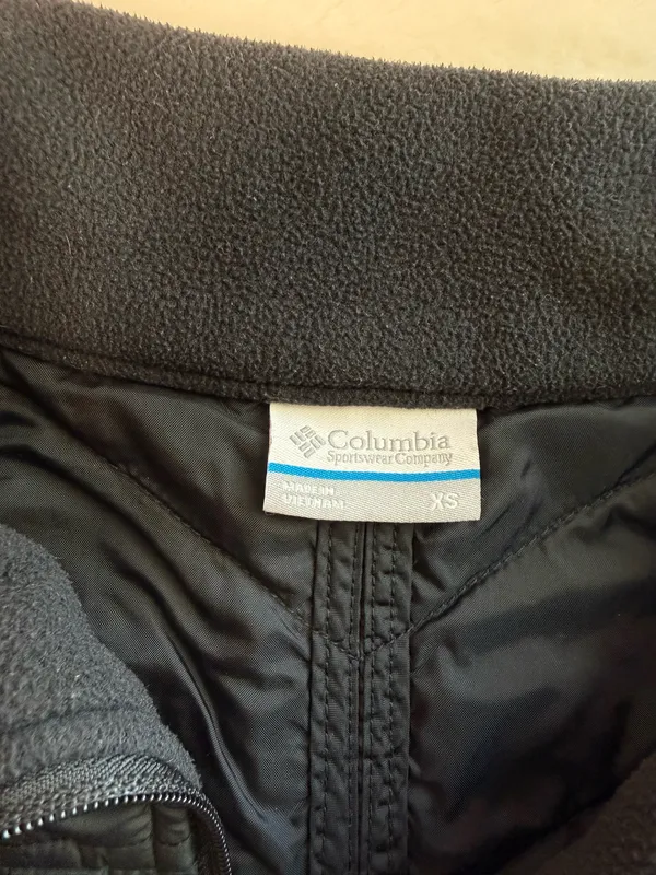 Columbia Women's XS Black Quilted Full Zip Sleeveless Vest Logo Outdoor - Image 3