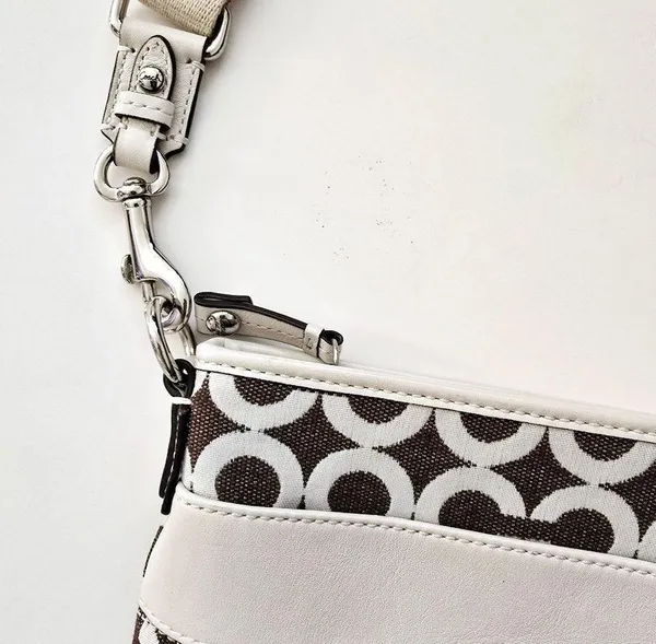 Coach Signature Swing Pack Style 43466 Crossbody - Image 4