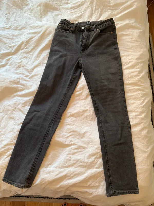 BDG Girlfriend High-Rise Jeans - Image 3