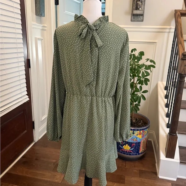 NWOT Green Polka Dot Dress - Image 4