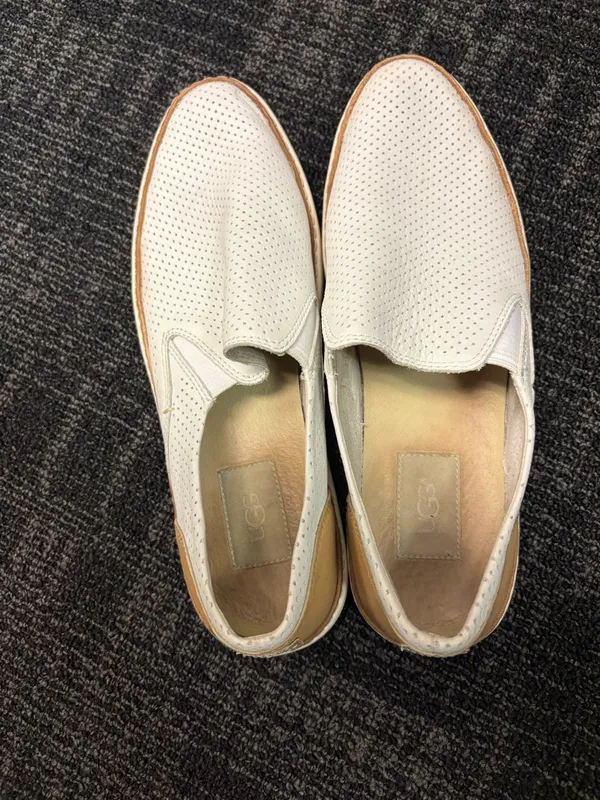UGG Adley slip-on sneakers shoes perforated leather off white sz 8 - Image 4