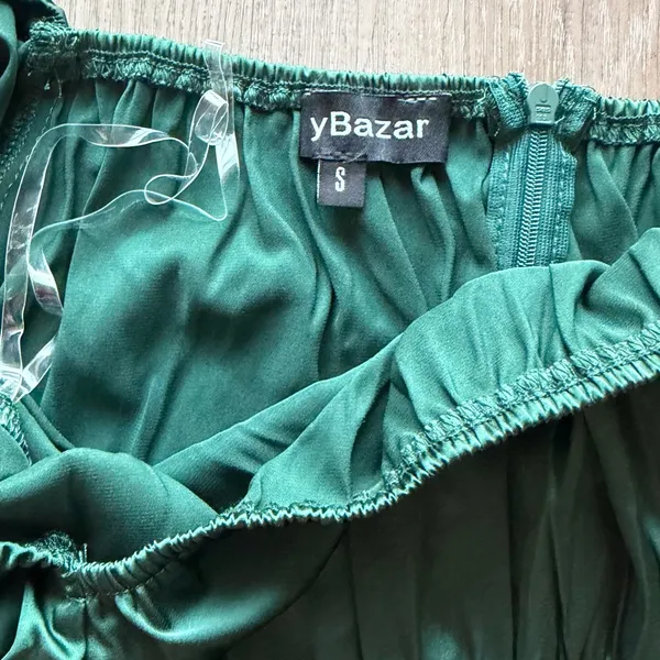 Elegant‎ Emerald Green Satin Midi Dress with Puff Sleeves - Image 4
