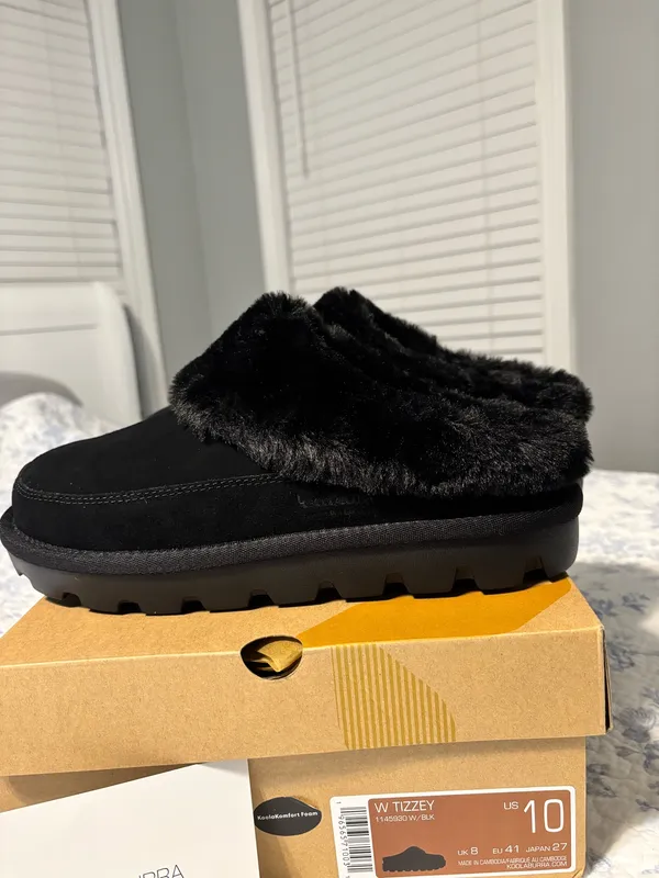 Koolaburra by UGG Women’s “Tizzey” Black Suede Platform Slippers Size 10 NIB - Image 6