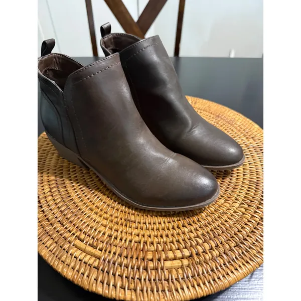 G BY GUESS Brown Ankle Booties Almond Toe Low Block Heel Side Zip Womens 8M - Image 8