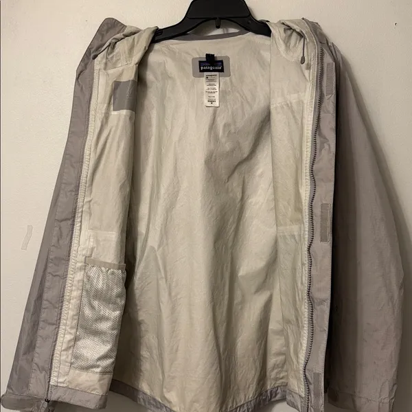 Patagonia Light Gray Hooded Jacket - Image 9