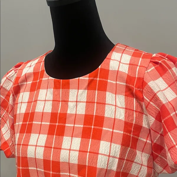 Plaid Red and White Women's cropped Top with puffy sleeves - Image 2