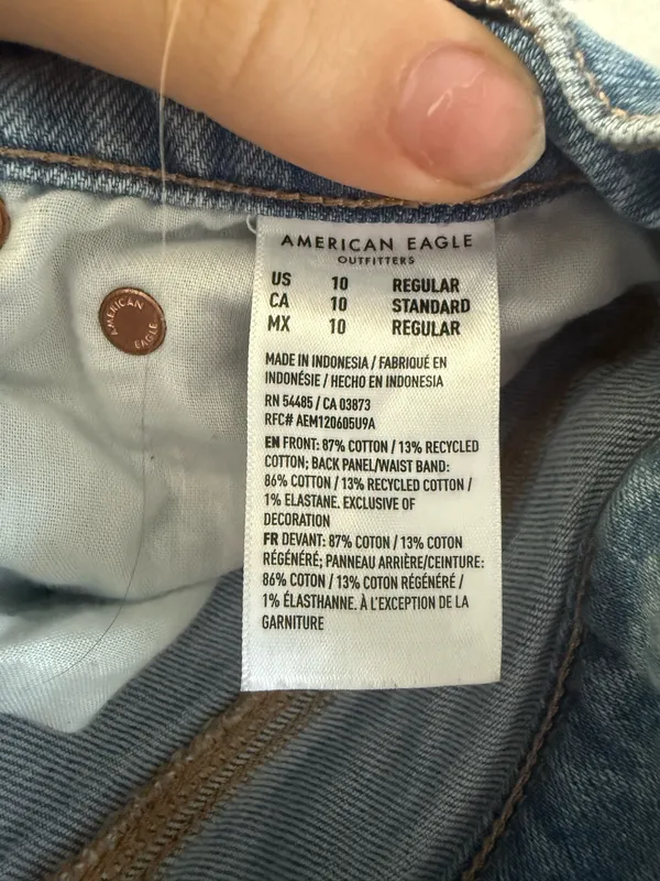 American Eagle Mom Jeans - Image 3