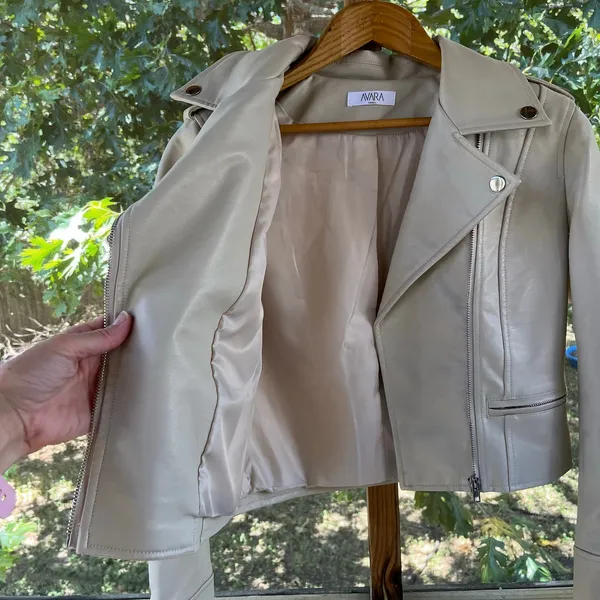 Avara Women's Vegan Leather Cream Colored Cropped Jacket Size S - Image 4
