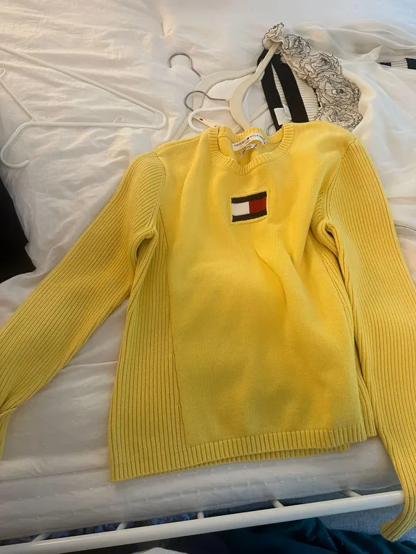 Tommy Hilfiger Yellow Flag Sweater - Image 2