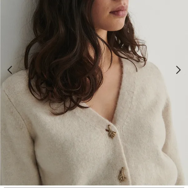 Reserved Cardigan with decorative Giraffe Buttons Cream Size Medium - Image 3