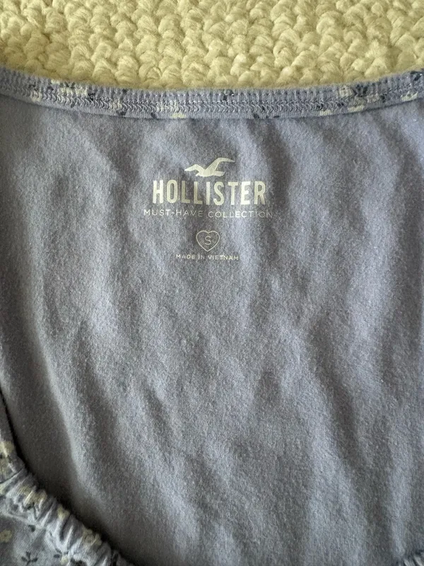 Hollister Purple Floral Top - Image 2