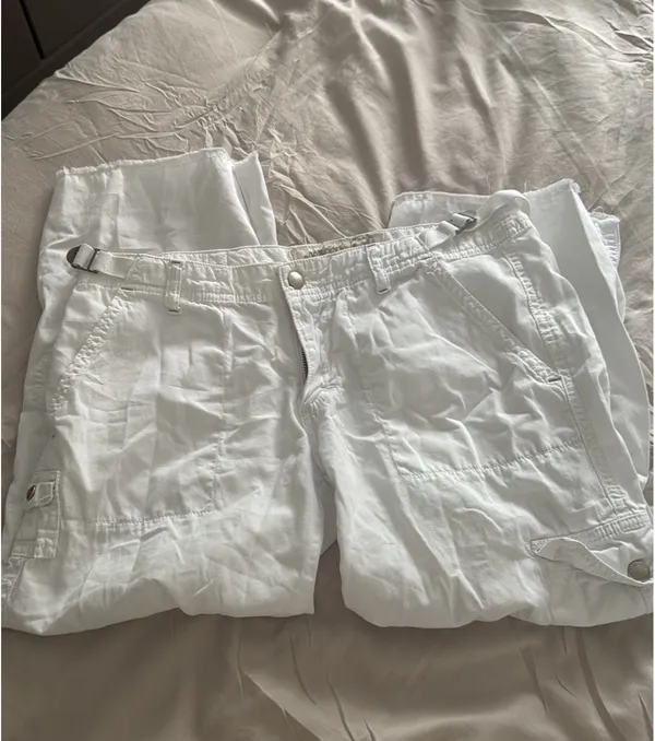 Y2K White Capris - Image 3