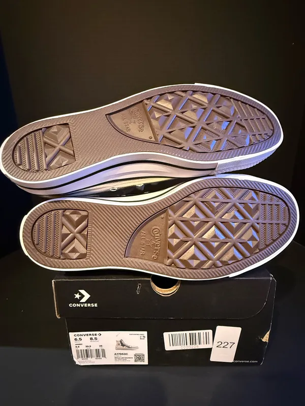 Converse Chuck Taylor 8.5W - Image 4