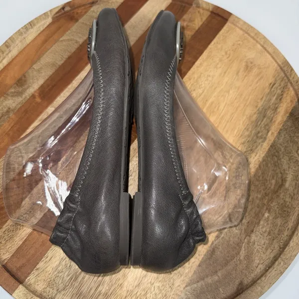 Tory Burch Grey Leather Scrunch Ballet Flats Size 8.5 Medallion Logo - Image 8