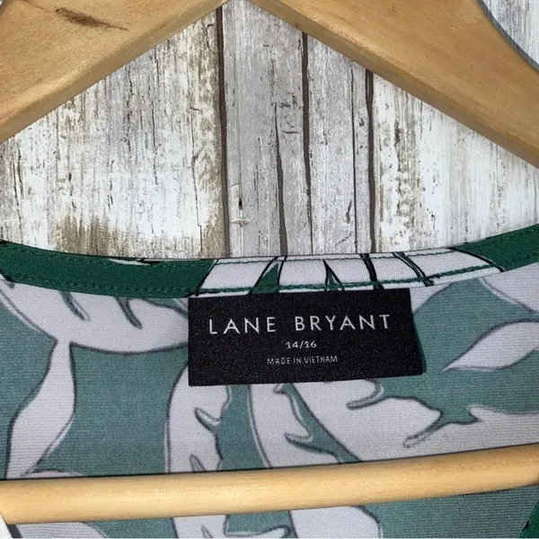 Lane Bryant Classic Cap Sleeve V Neck Pleat Front Blouse •14/16 - Image 7