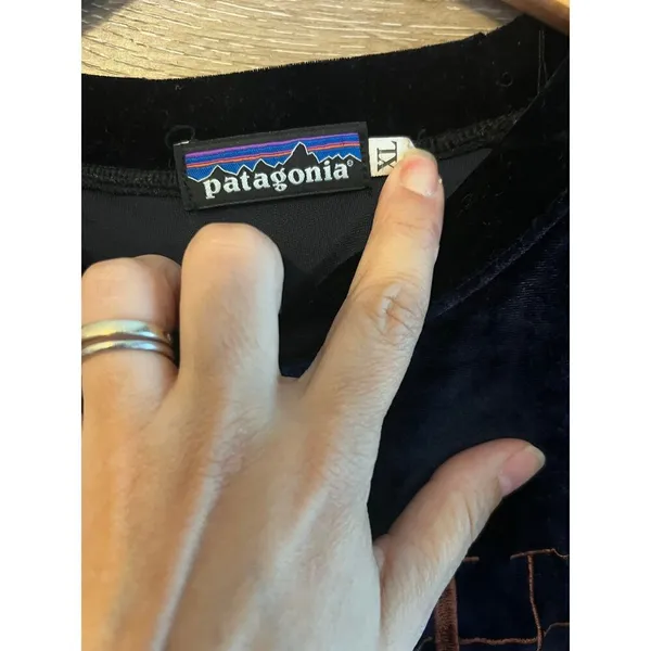 Patagonia sweater Vogue New Order navy blue velvet long sleeves size XL - Image 3