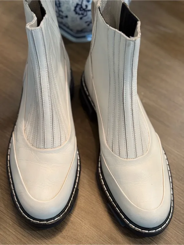 rag & bone Cream Leather Chelsea Lug Booties Sz 39 - Image 6