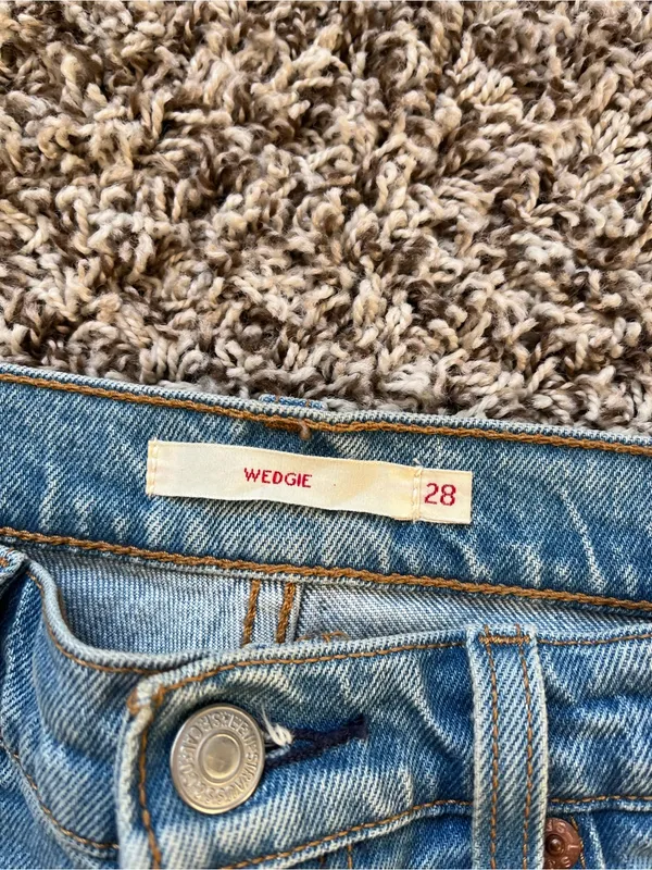 Levi’s Wedgie Straight Ankle Jeans - Image 2