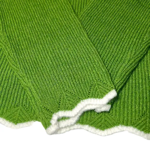 No name beautiful green white trim sweater! New - Image 4
