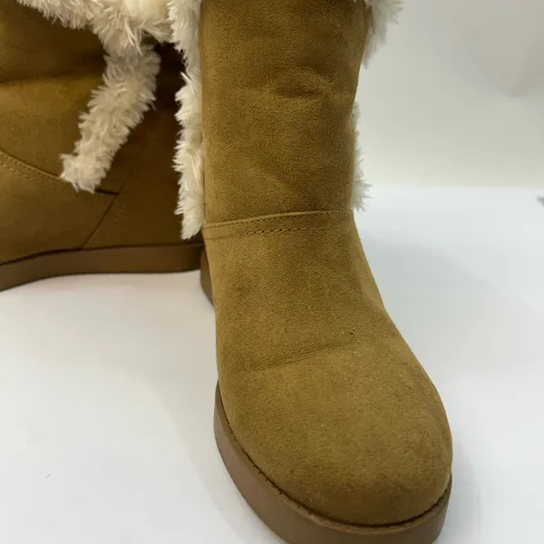 Guess Tan Faux Fur Winter Boots size 7M - Image 4
