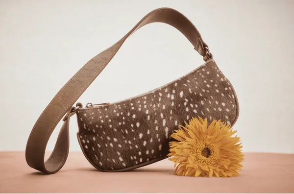 No Boundaries Women's Spotted Brown Shoulder Bag - Chic Cowhide/Doe Look - Image 5