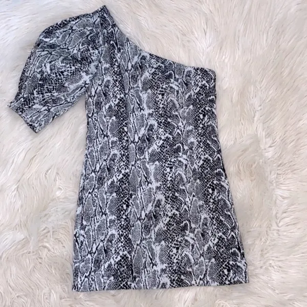 NBD Revolve Shey mini snakeskin poof sleeve dress new with tags - Image 6