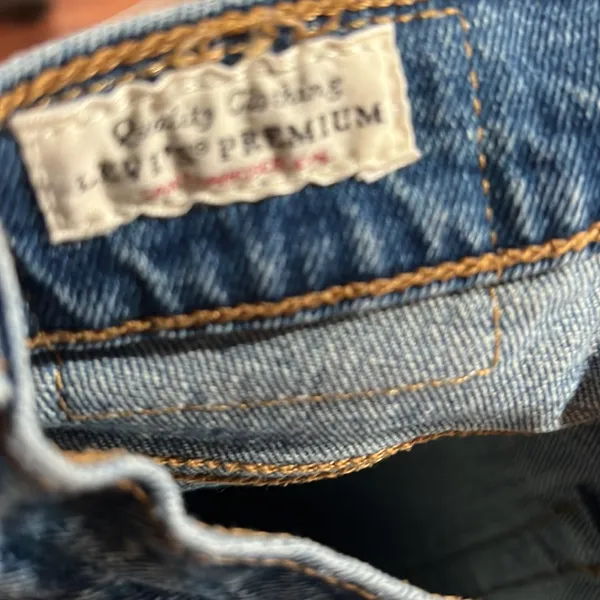 Levi’s Strauss wedgie blue cropped jeans - Image 6