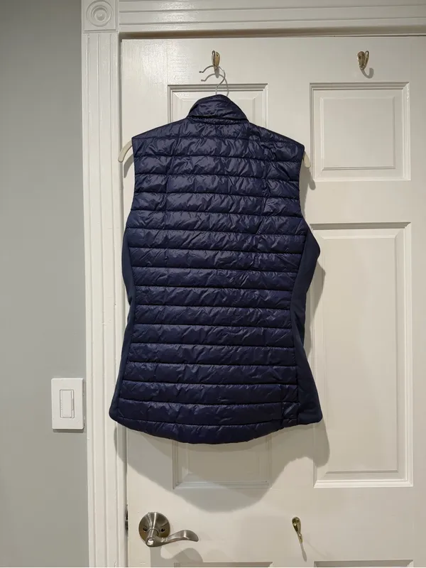 Women’s Navy Quilted Sleeveless Puffer Vest - Image 5