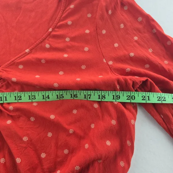 American Eagle -590 Red‎ Floral Print Long Sleeve V-Neck Ruched Blouse - Large - Image 6