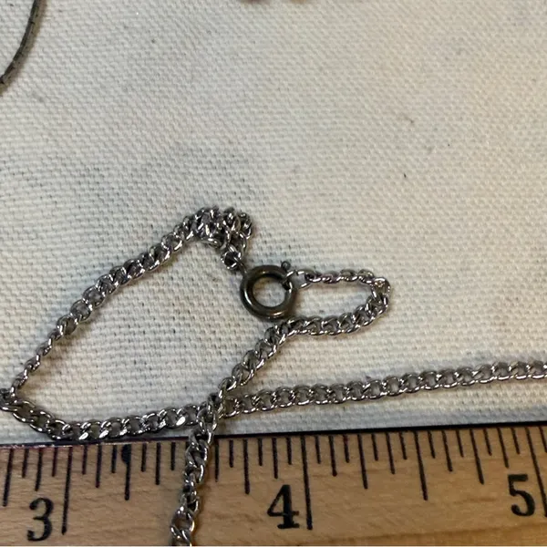 Elegant Silver Toned Floral Necklace - Image 4