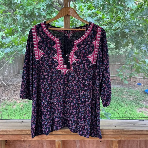 Lucky Brand Women's Black & Pink Floral Embroidered Boho Top Size 2X - Image 4