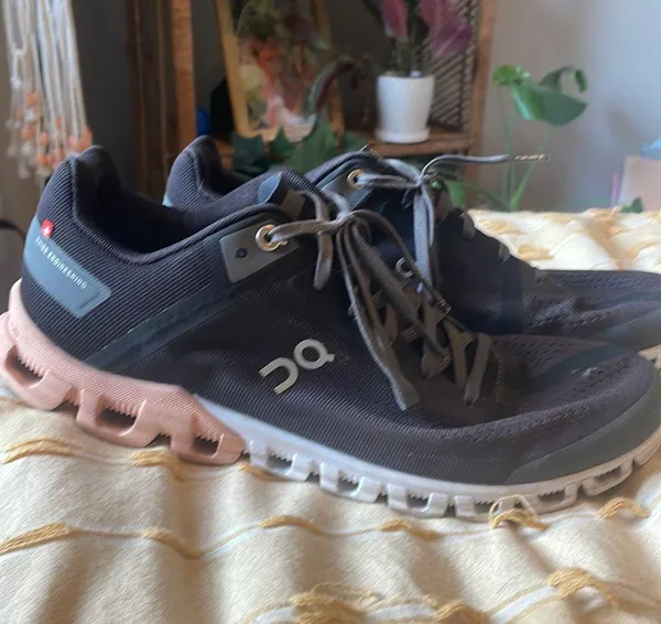 On Cloud Running Shoes - Image 6