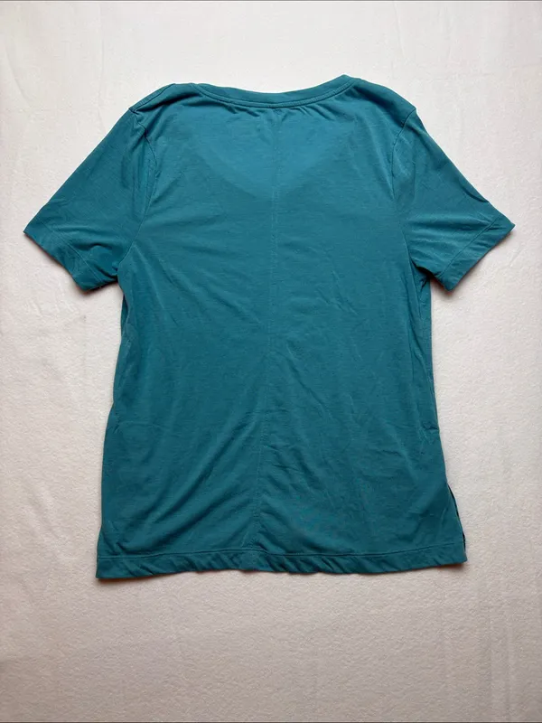 cotopaxi size medium blue Teal V-Neck Short Sleeve Tee - Image 8